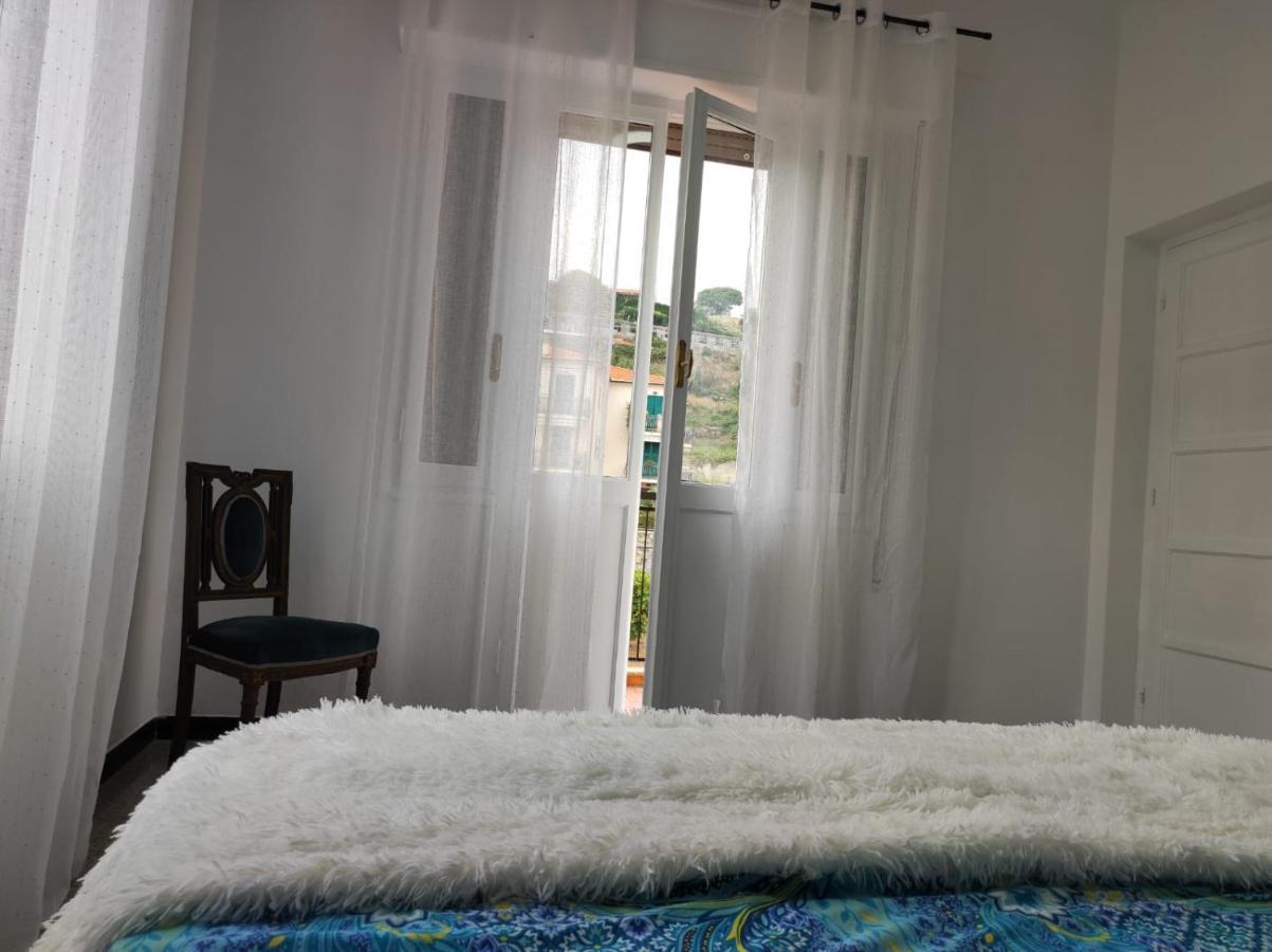 Appartamento Vicino Al Mare Con Parcheggio Riva Ligure Exterior foto